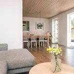8 Person In Bjert-by Traum Сasa de vacaciones Binderup Strand
