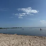 8 Person In Bjert-by Traum *