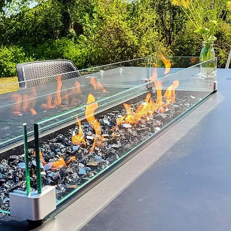 8 Person In Bjert-by Traum