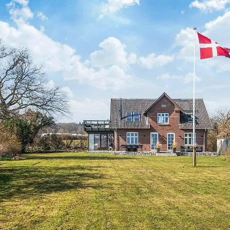 Casa vacanze 8 Person In Bjert-by Traum Binderup Strand
