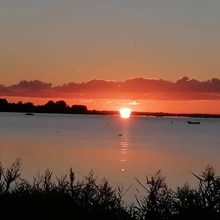 8 Person In Bjert-by Traum