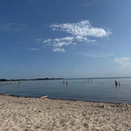 8 Person In Bjert-by Traum *